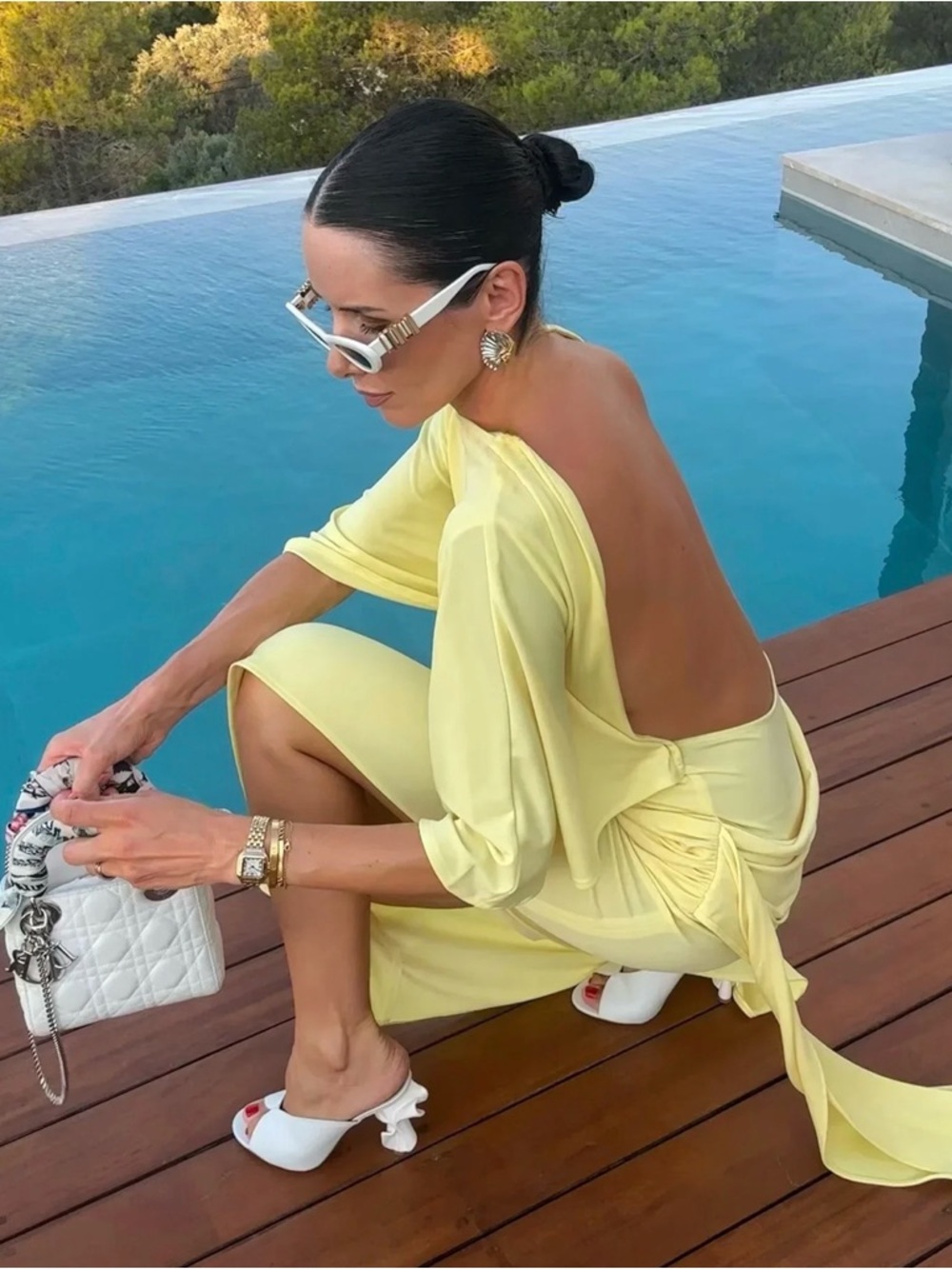 Elegant Yellow Maxi Dress with Cape Sleeve - Picture 2 of 7